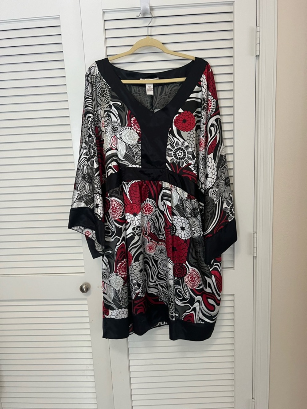 Silhouette Black, White & Red Floral V-Neck Tunic